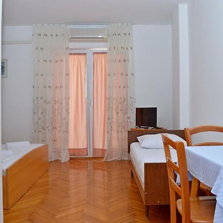 Apartmani Macak II Novalja Exteriör bild