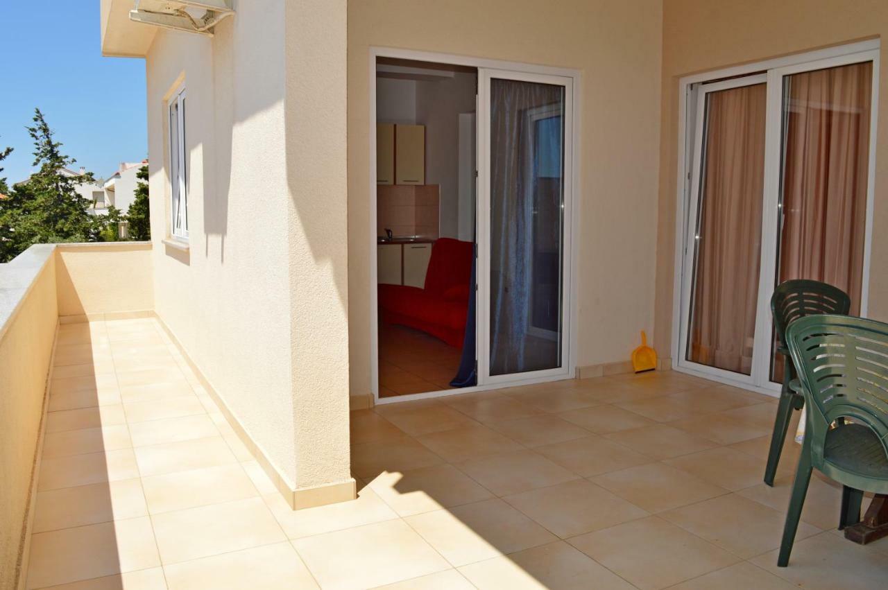 Apartmani Macak II Novalja Exteriör bild