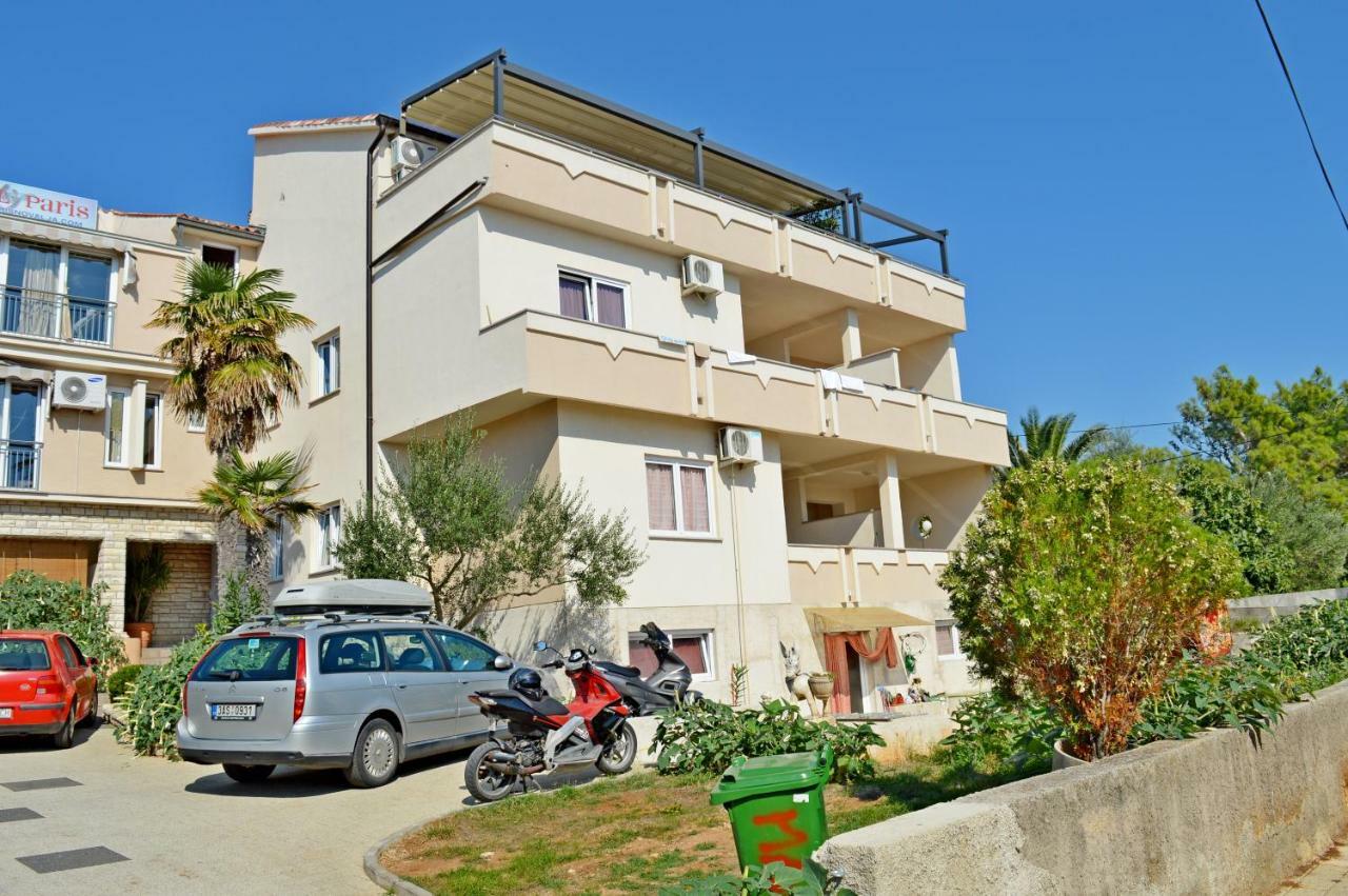 Apartmani Macak II Novalja Exteriör bild