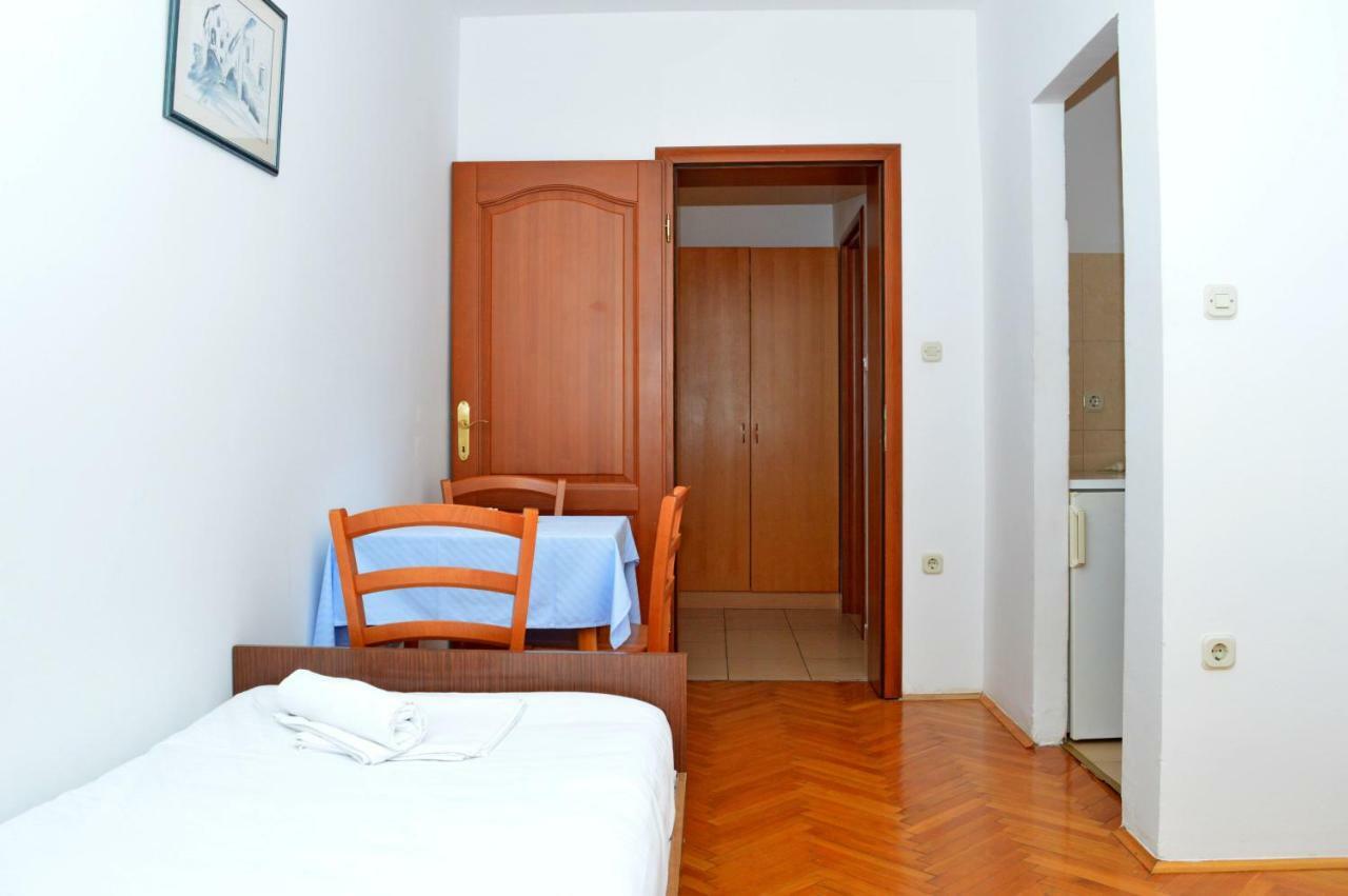 Apartmani Macak II Novalja Exteriör bild