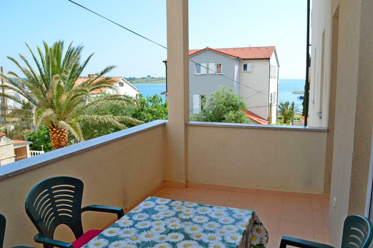Apartmani Macak II Novalja Exteriör bild