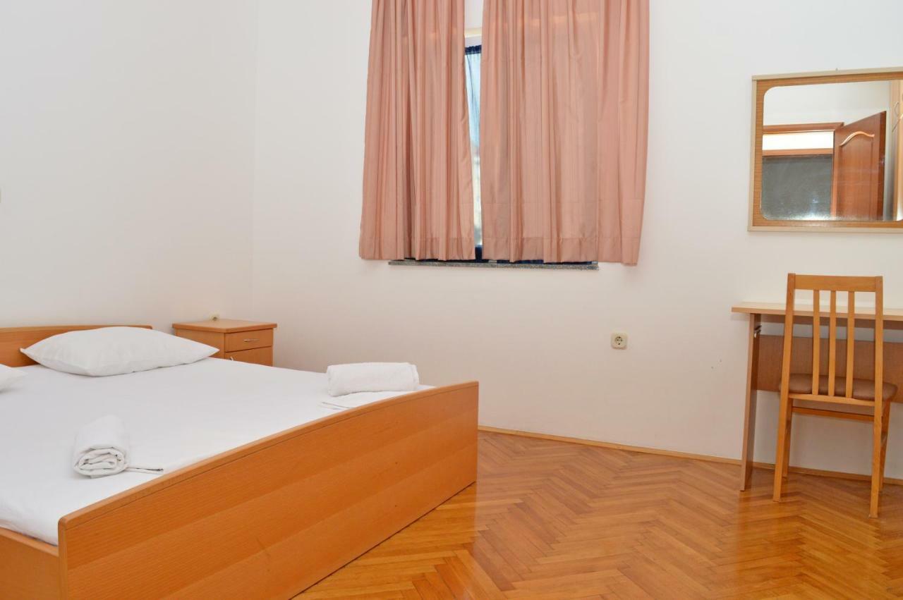 Apartmani Macak II Novalja Exteriör bild