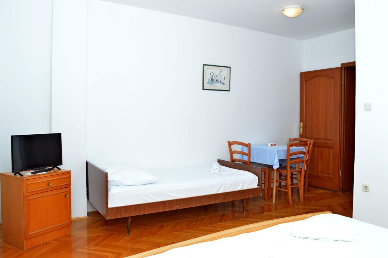 Apartmani Macak II Novalja Exteriör bild