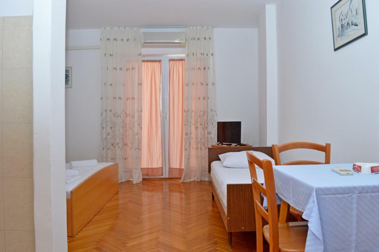 Apartmani Macak II Novalja Exteriör bild