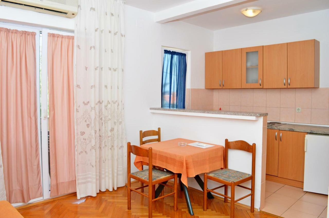 Apartmani Macak II Novalja Exteriör bild